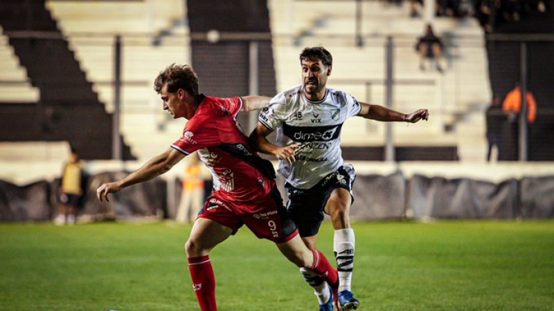 En Floresta, Deportivo Maipú igualó sin goles ante All Boys y se metió en el Reducido